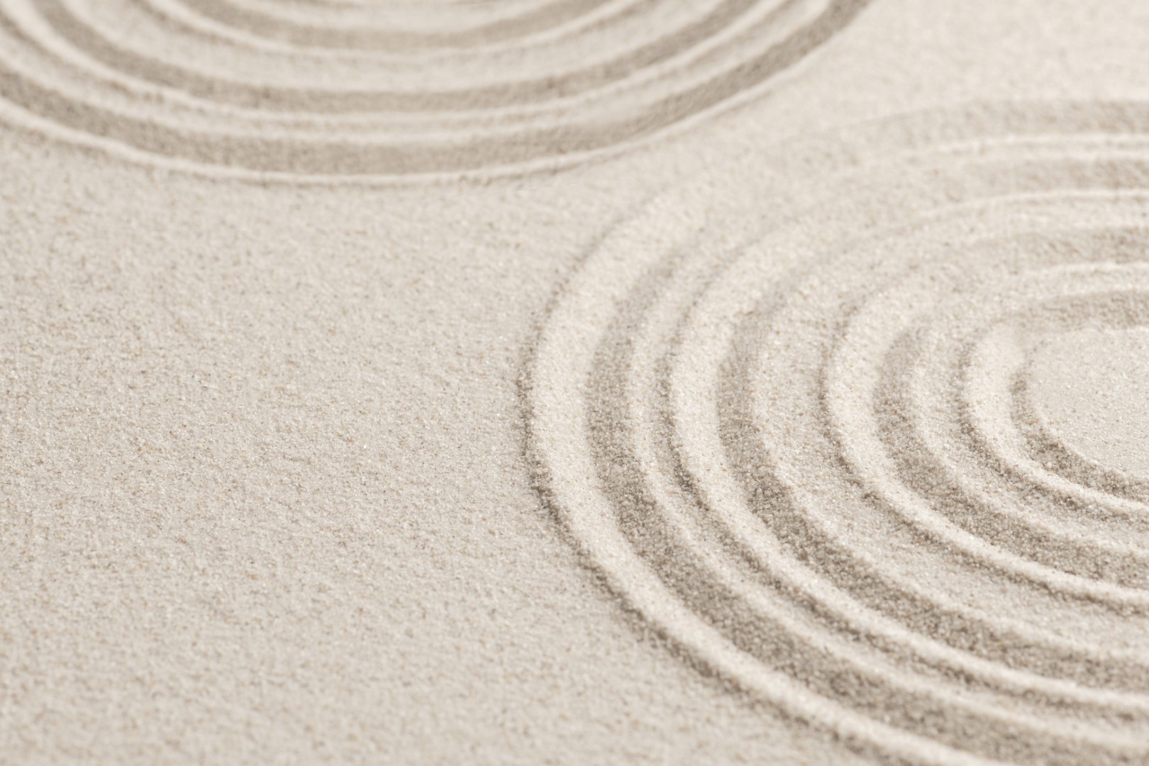 circulo-de-fondo-de-arena-zen-en-concepto-de-atencion-plena (Grande)