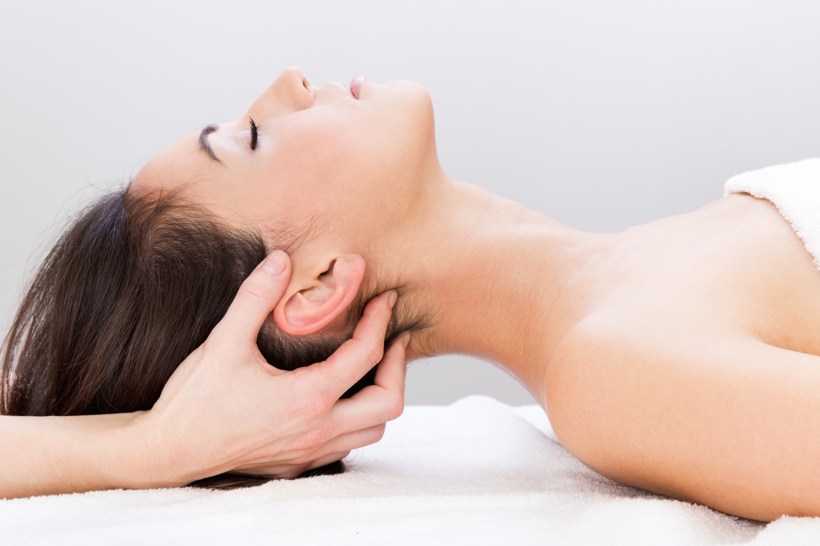 cuerpo-spa-relajar-mujeres-habitacion (Grande)